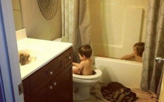 想知道如何在30秒内把一个大开间变成两个私密空间吗